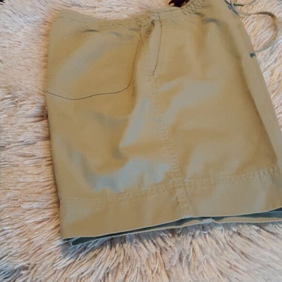 Liz Claiborne beige  Short Size 6P - Picture 2 of 11